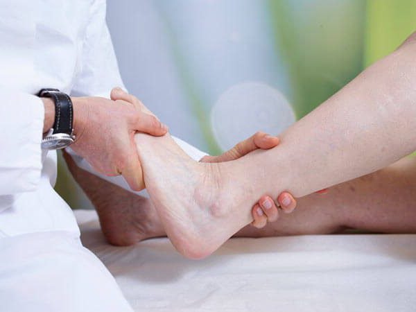 Какво представлява кухият крак? Лечение на кухия крак: стелки, упражнения